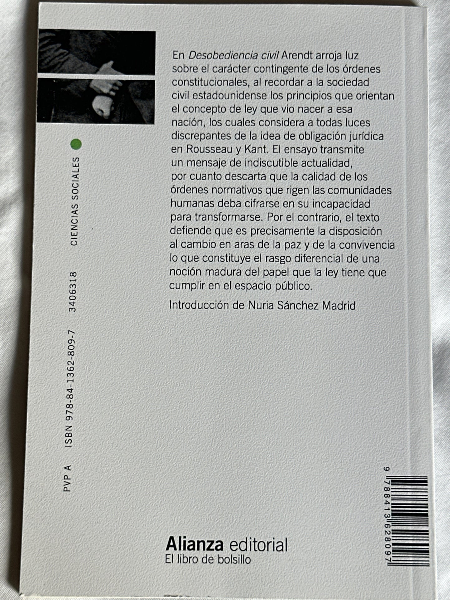 DESOBEDIENCIA CIVIL - Hannah Arendt