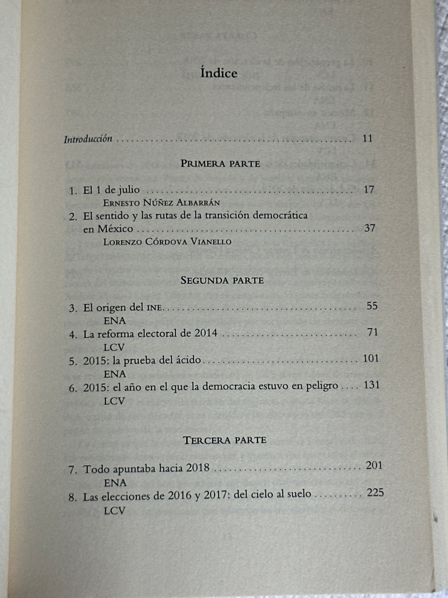 La democracia no se construyó en un día - Lorenzo Córdova, Ernesto Núñez