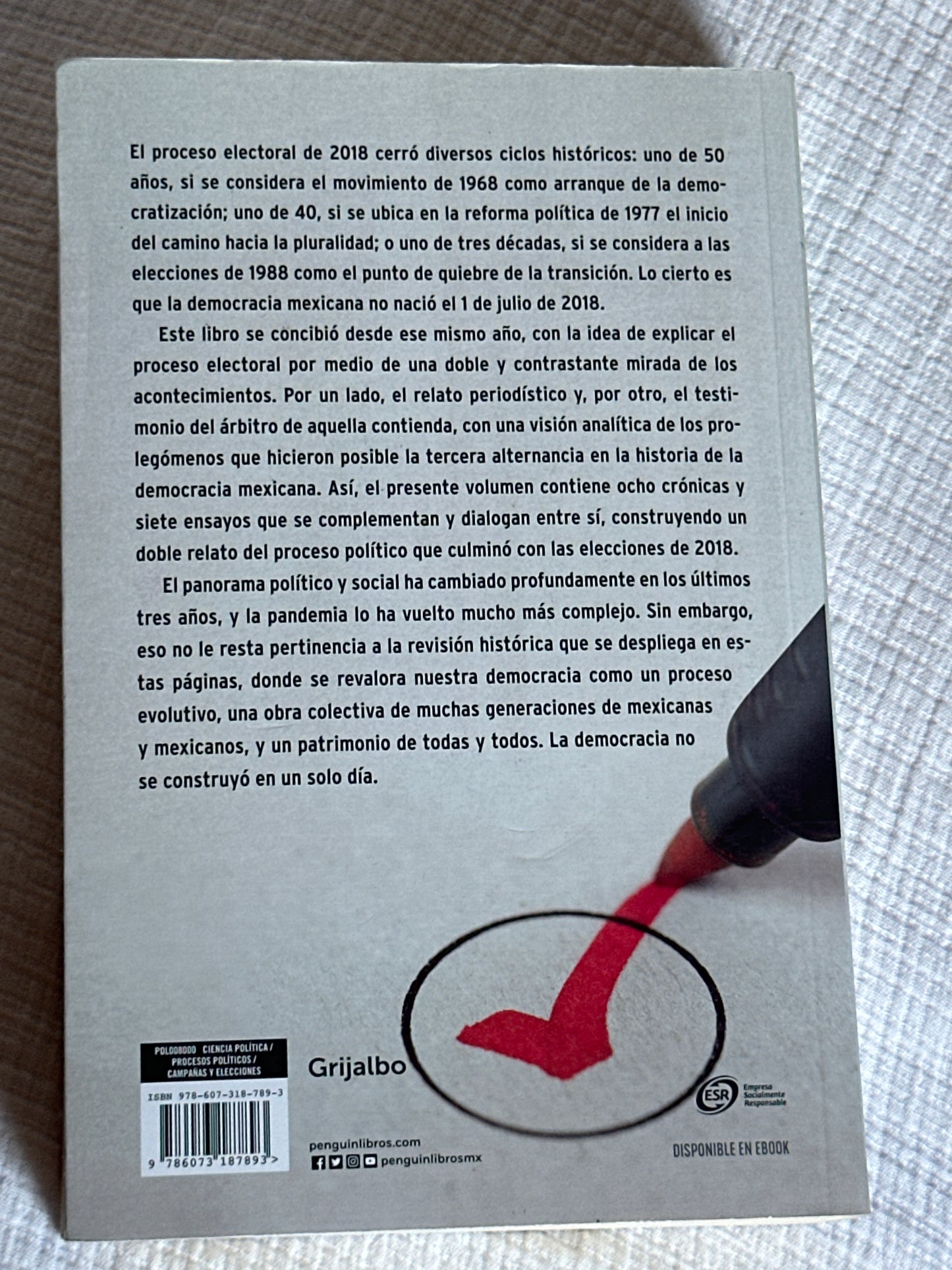 La democracia no se construyó en un día - Lorenzo Córdova, Ernesto Núñez
