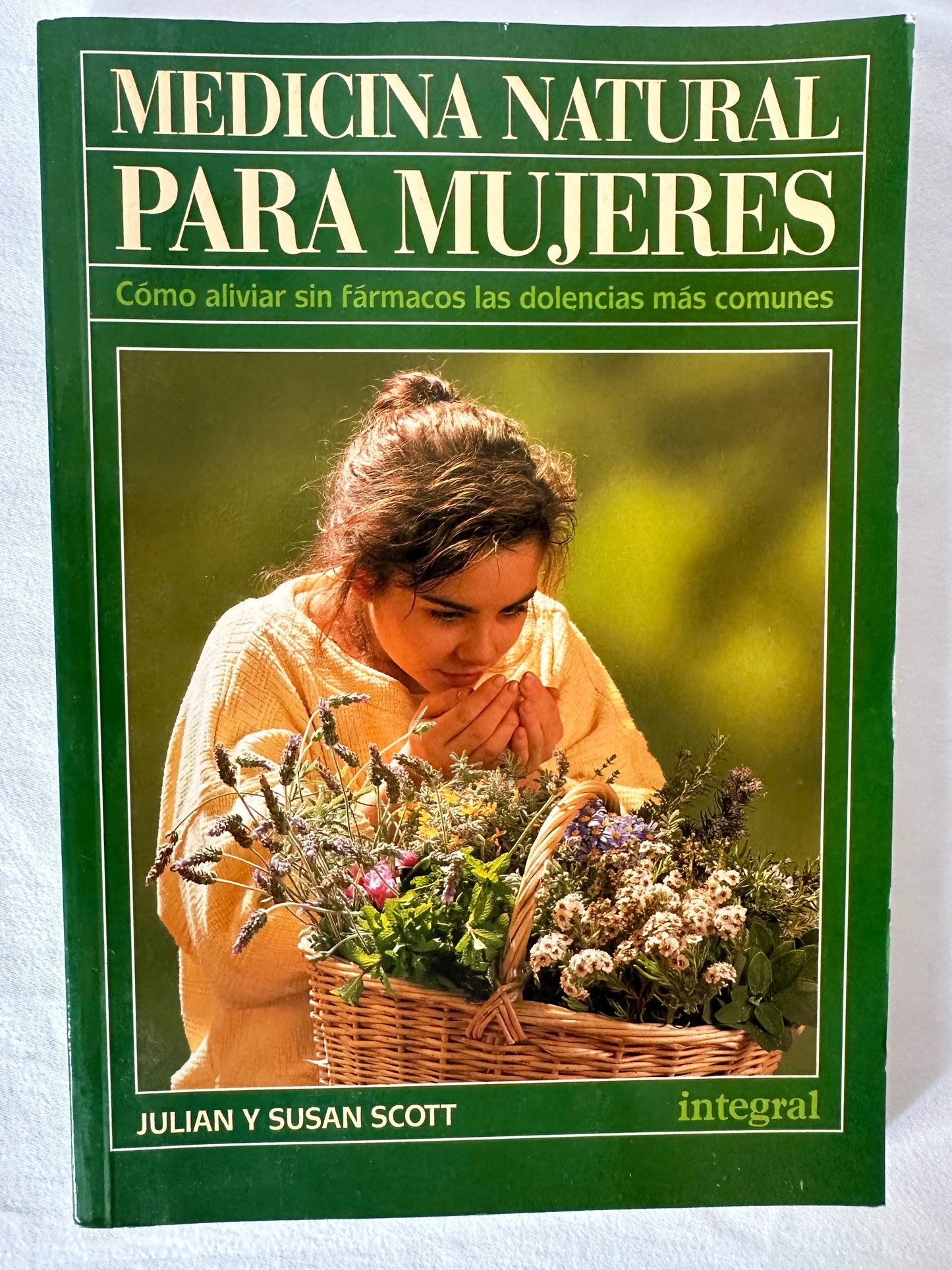 MEDICINA NATURAL PARA MUJERES: CÓMO ALIVIAR SIN FÁRMACOS LAS DOLENCIAS MÁS COMUNES - Julian Scott