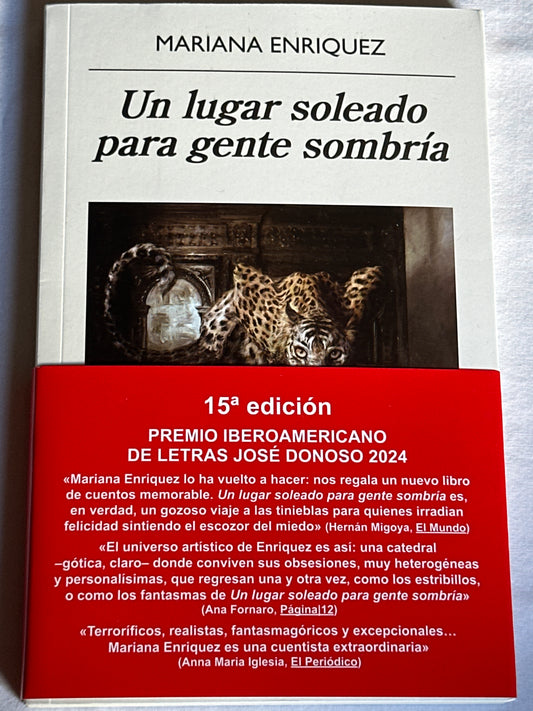 Un lugar soleado para gente sombría - Mariana Enríquez