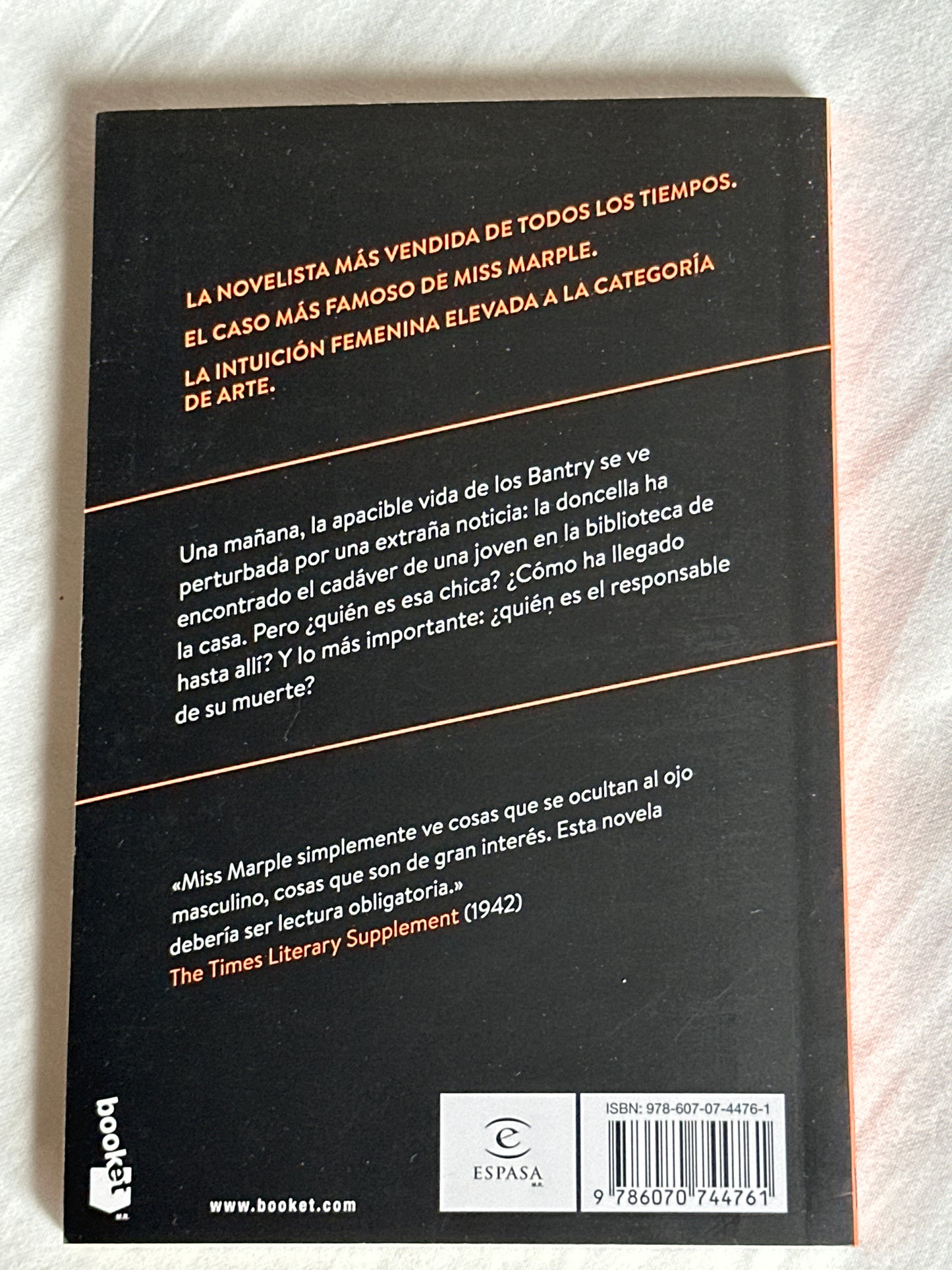 Un cadáver en la biblioteca - Agatha Christie